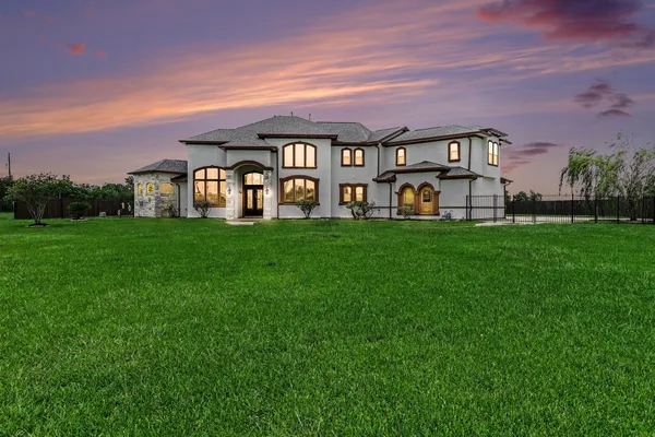 $889,000 | 1909 East Archer Road, Baytown, TX 77521