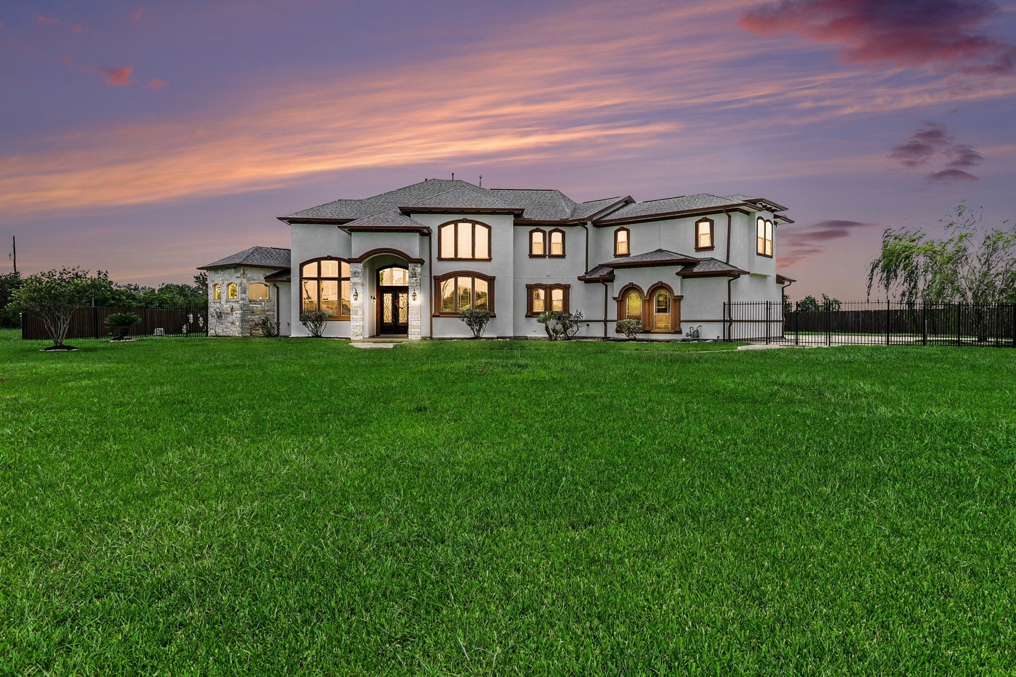 1909 East Archer Road Baytown, TX 77521 - Photo 1 of 45