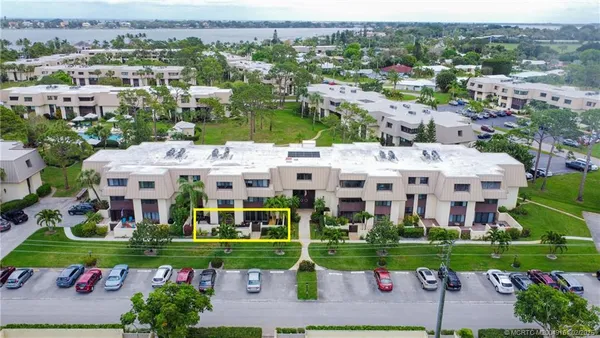 $285,000 | 1800 Southeast St Lucie Boulevard, Unit 9105, Stuart, FL 34996