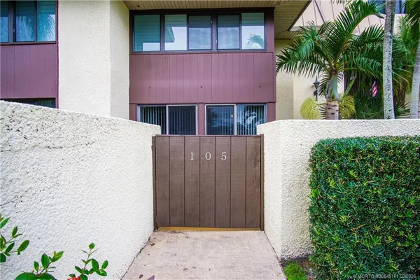 $285,000 | 1800 Southeast St Lucie Boulevard, Unit 9105, Stuart, FL 34996