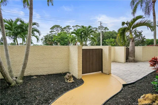 $285,000 | 1800 Southeast St Lucie Boulevard, Unit 9105, Stuart, FL 34996
