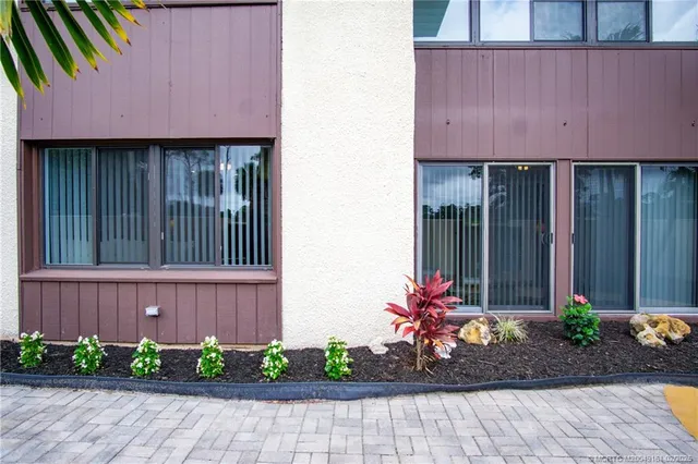 $285,000 | 1800 Southeast St Lucie Boulevard, Unit 9105, Stuart, FL 34996