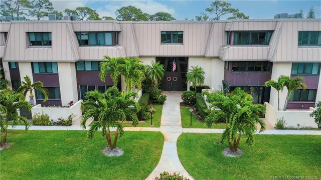 $285,000 | 1800 Southeast St Lucie Boulevard, Unit 9105, Stuart, FL 34996