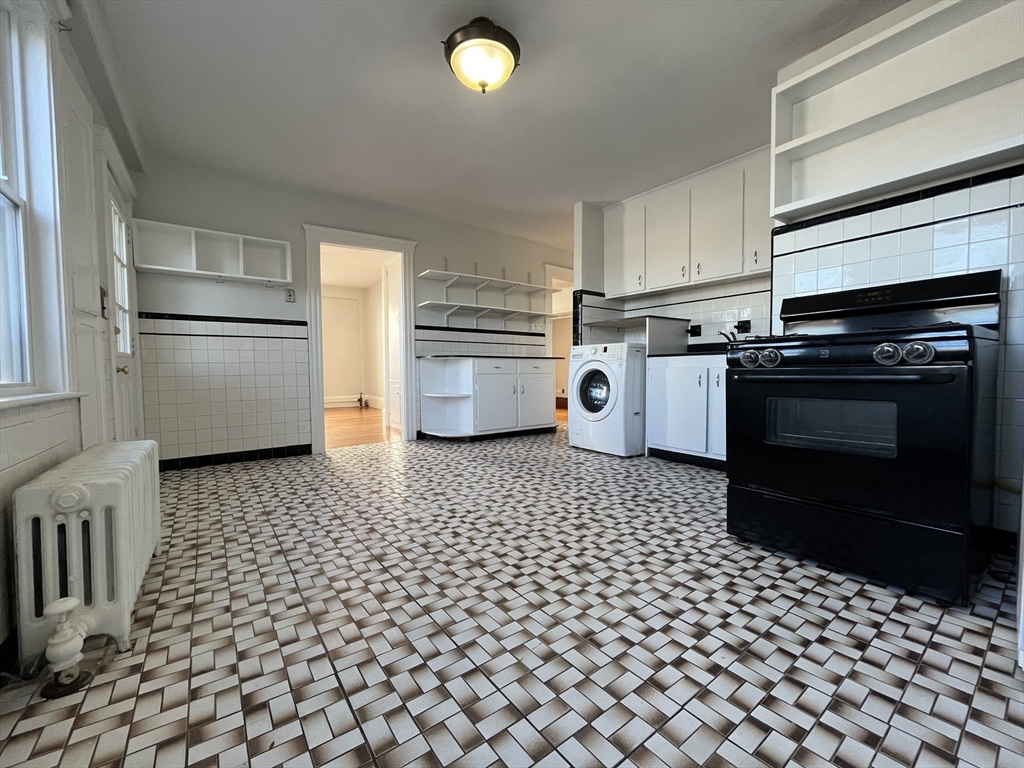 254 Rantoul Street, Unit 2 Beverly, MA 01915 - Photo 2 of 10 Gallery Image 2