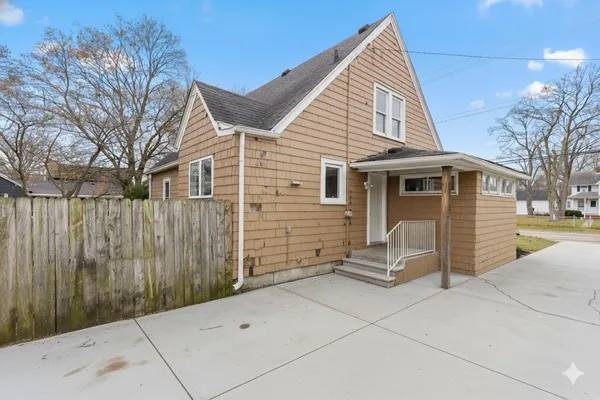 $157,400 | 136 East Avenue North, Battle Creek, MI 49017