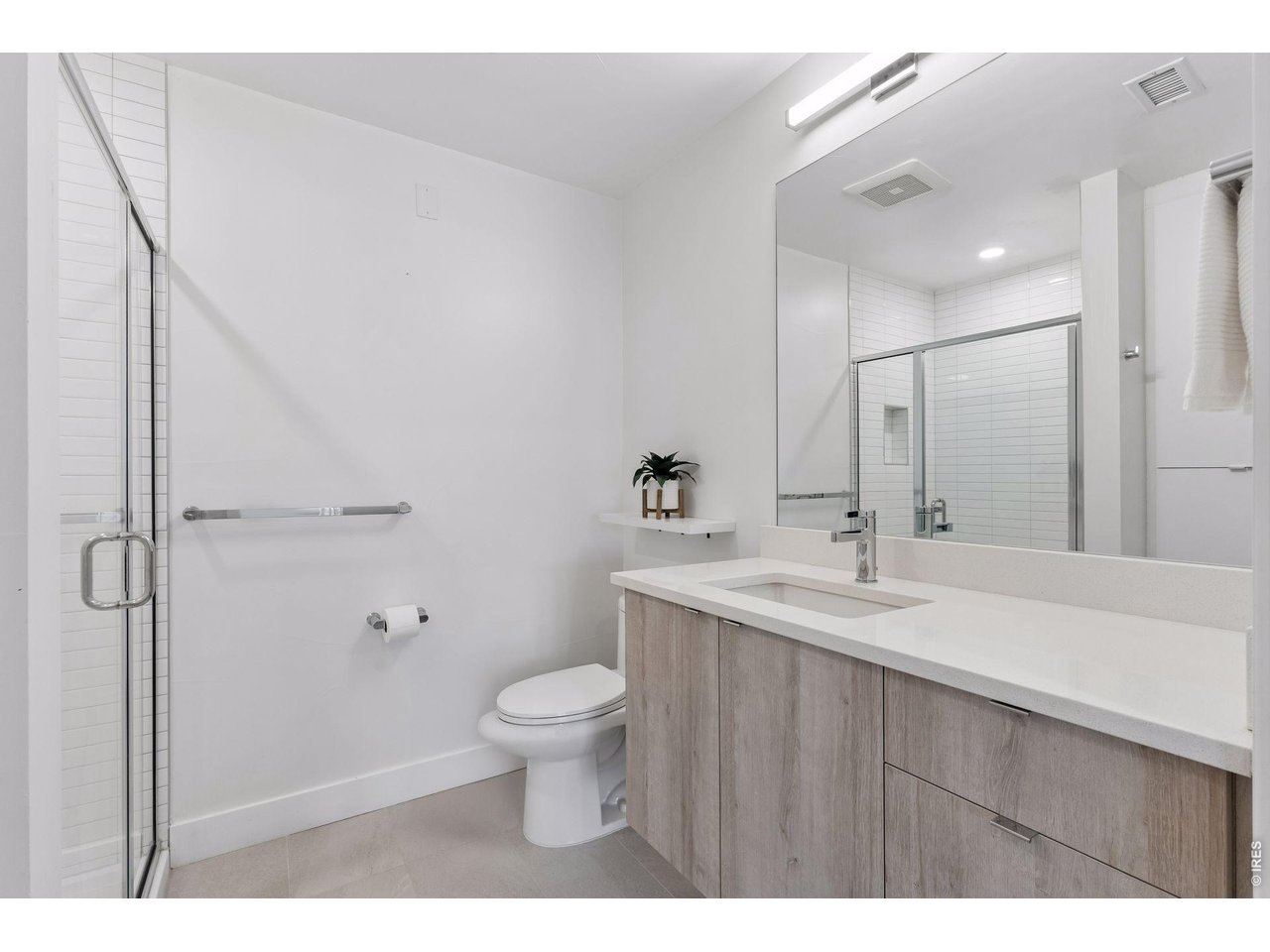 3261 Airport Road, Unit 102 Boulder, CO 80301 - Photo 24 of 41 Guest Bathroom