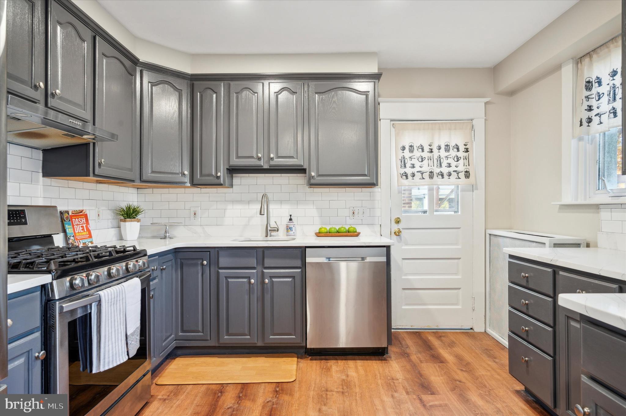 129 Wayne Avenue Springfield, PA 19064 - Photo 4 of 28