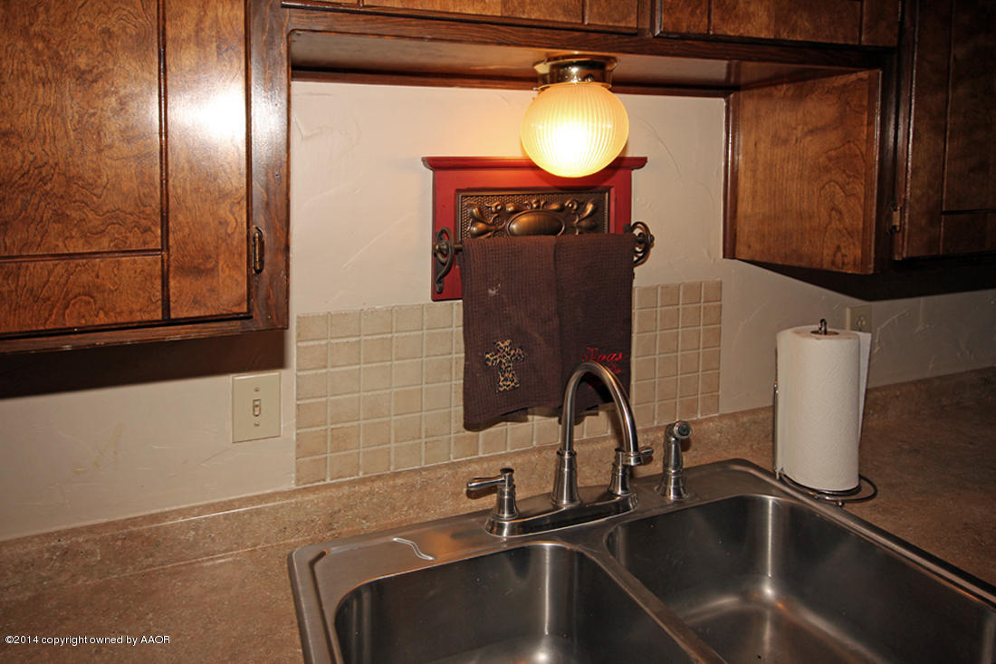 5320 Wheeler Lane Amarillo, TX 79110 - Photo 11 of 23 a bathroom with a sink and a mirror
