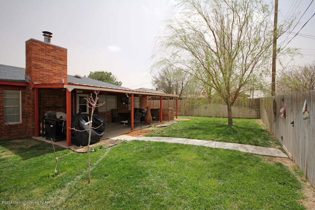 5320 Wheeler Lane Amarillo, TX 79110 - Photo 22 of 23 a view of a house with yard and a garden