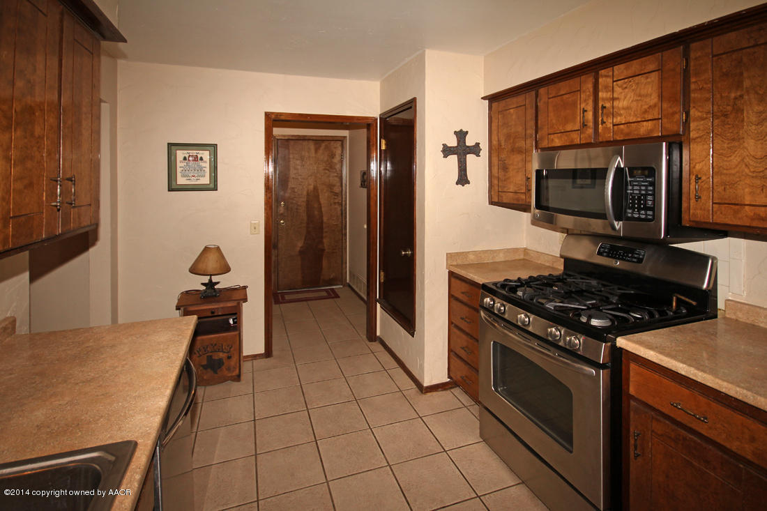 5320 Wheeler Lane Amarillo, TX 79110 - Photo 9 of 23 a kitchen with granite countertop a stove top oven and cabinets