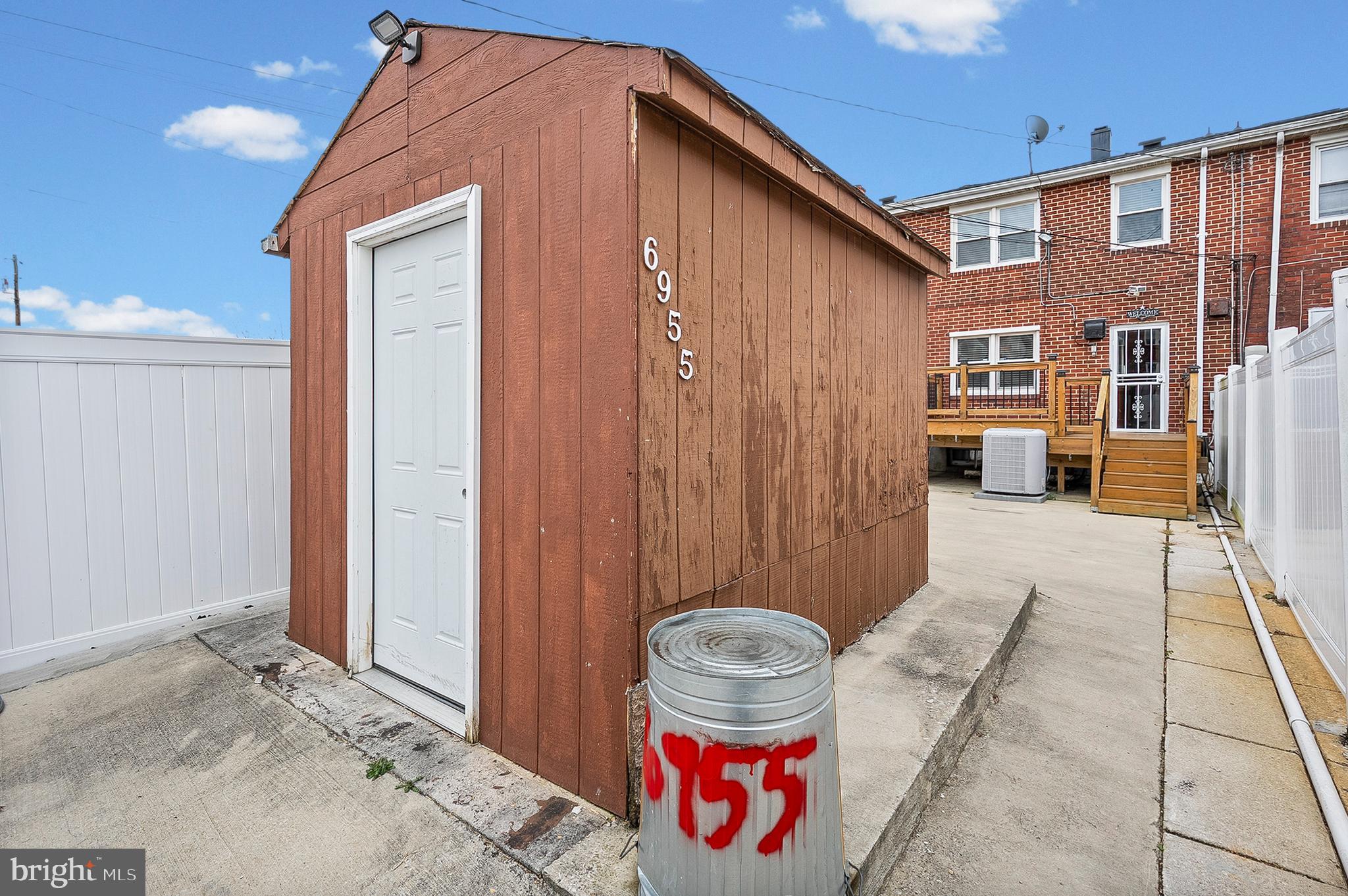 6955 Blanche Road Baltimore, MD 21215 - Photo 23 of 26 a backyard of a house