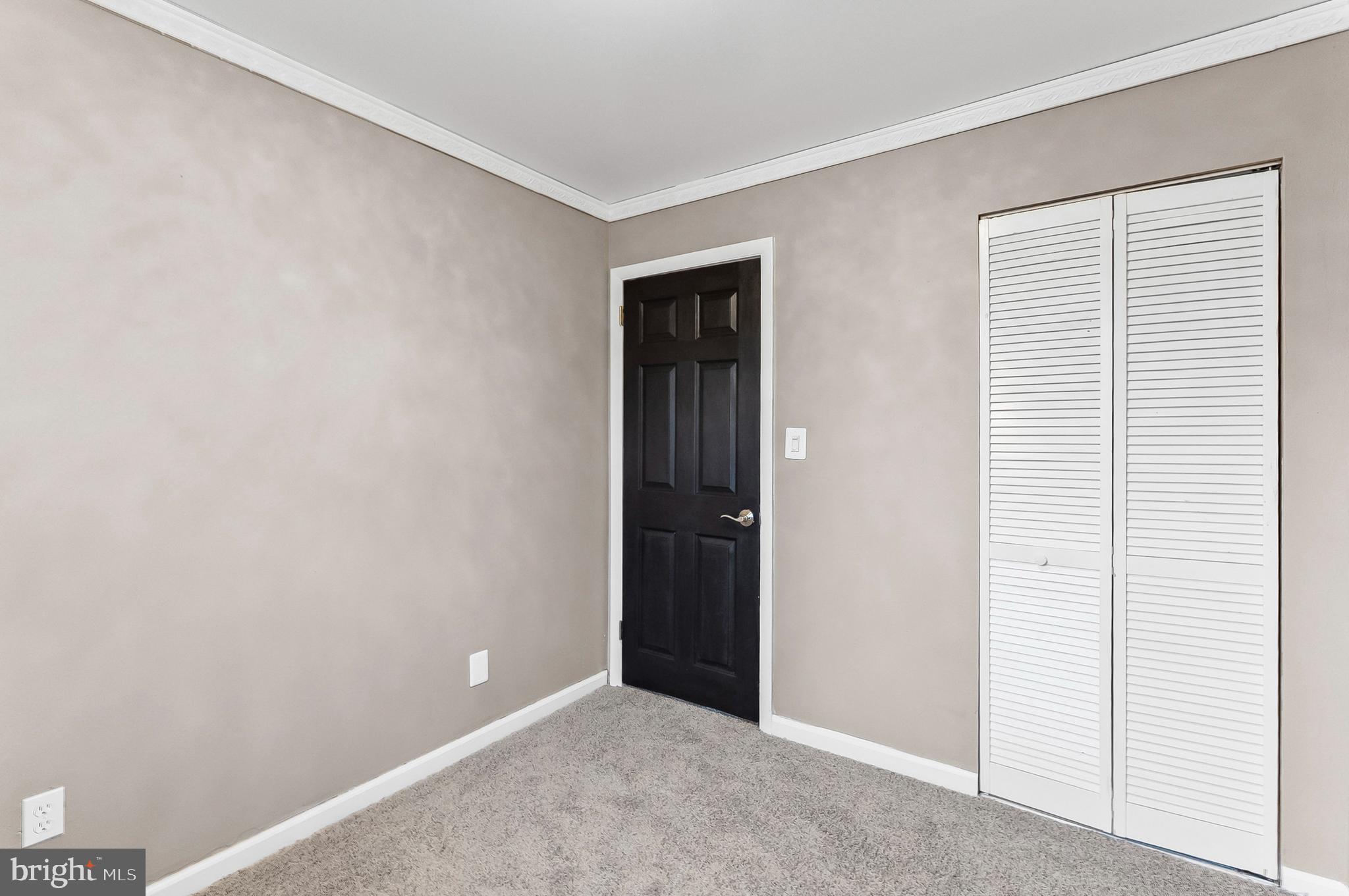 6955 Blanche Road Baltimore, MD 21215 - Photo 10 of 26 an empty room with windows