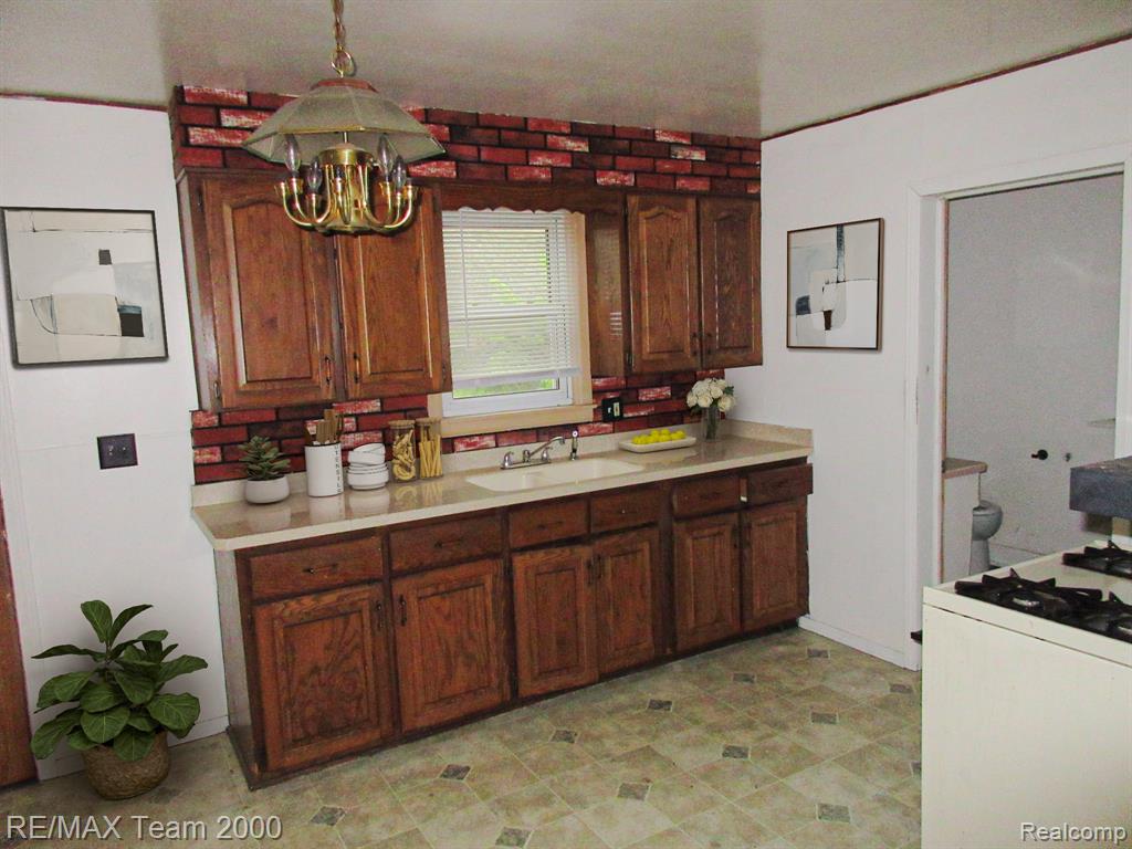 604 Smith Street Monroe, MI 48161 - Photo 5 of 24