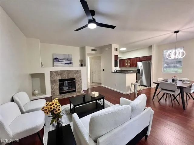 $2,100 | 1604 Queen Victoria Street, Unit 104, Las Vegas, NV 89144