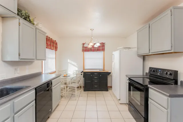 $100,000 | 517 Alexander Drive, Haysville, KS 67060