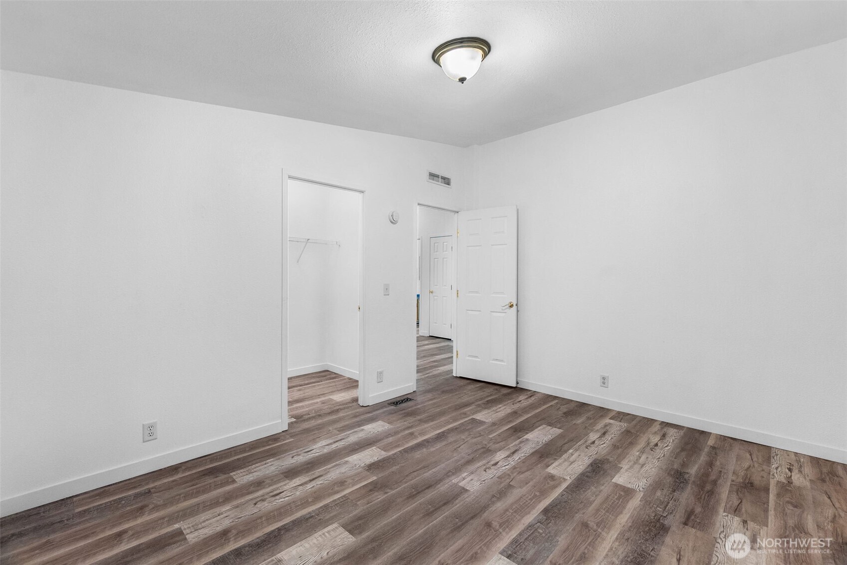71 East Rhododendron Place Shelton, WA 98584 - Photo 23 of 38 a view of room with walk in closet