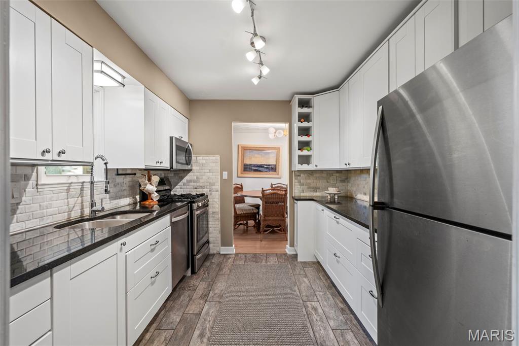 1414 Grant Road Webster Groves, MO 63119 - Photo 7 of 48 Gallery Image 7