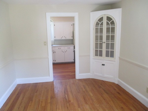 45 Peekskill Avenue Springfield, MA 01129 - Photo 8 of 30