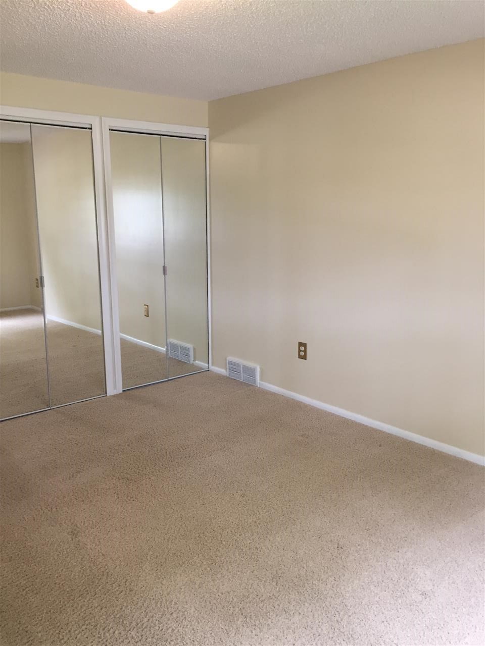 3320 Chicago Road Warren, MI 48092 - Photo 34 of 53 31325968-33.JPG
