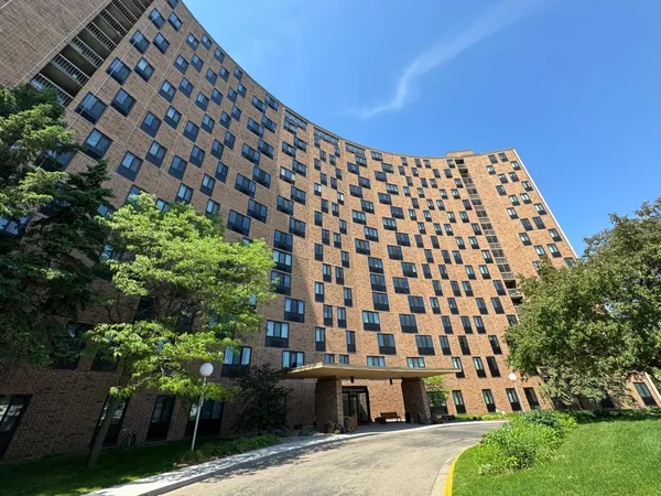 $111,000 | 1181 Edgcumbe Road, Unit 404, St. Paul, MN 55105
