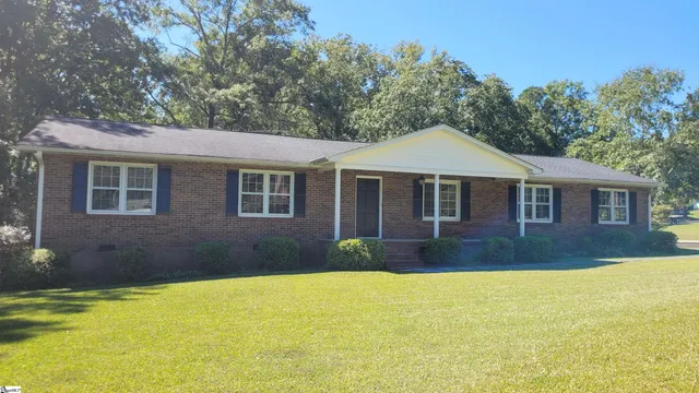 $275,000 | 102 Brookwood Lane, Greenwood, SC 29646