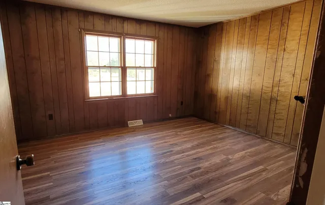 $275,000 | 102 Brookwood Lane, Greenwood, SC 29646