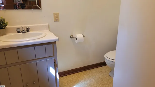 $275,000 | 102 Brookwood Lane, Greenwood, SC 29646