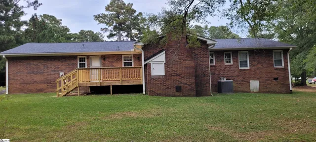 $275,000 | 102 Brookwood Lane, Greenwood, SC 29646