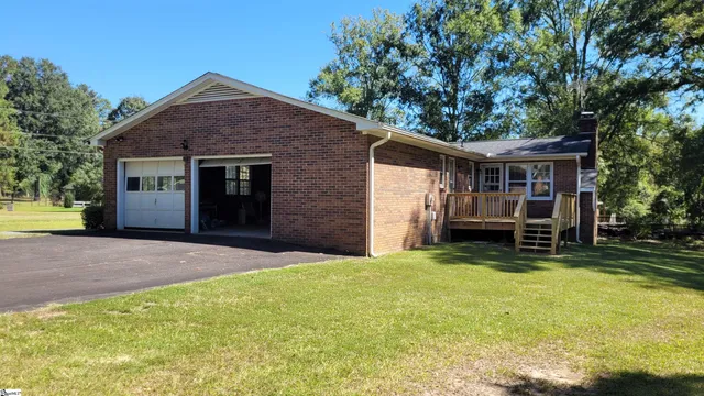 $275,000 | 102 Brookwood Lane, Greenwood, SC 29646