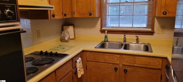 $275,000 | 102 Brookwood Lane, Greenwood, SC 29646