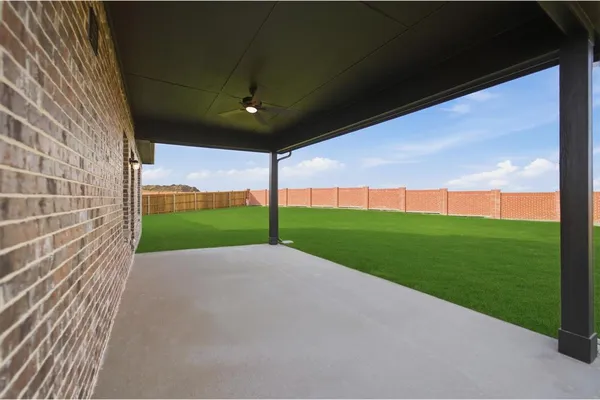 a view of a garden with an empty space