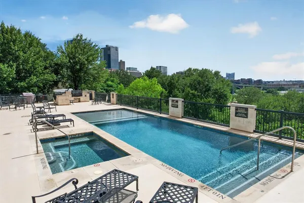$645,000 | 501 Samuels Avenue, Unit 110, Fort Worth, TX 76102