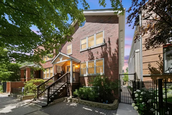 $1,250,000 | 2112 West Superior Street, Chicago, IL 60612