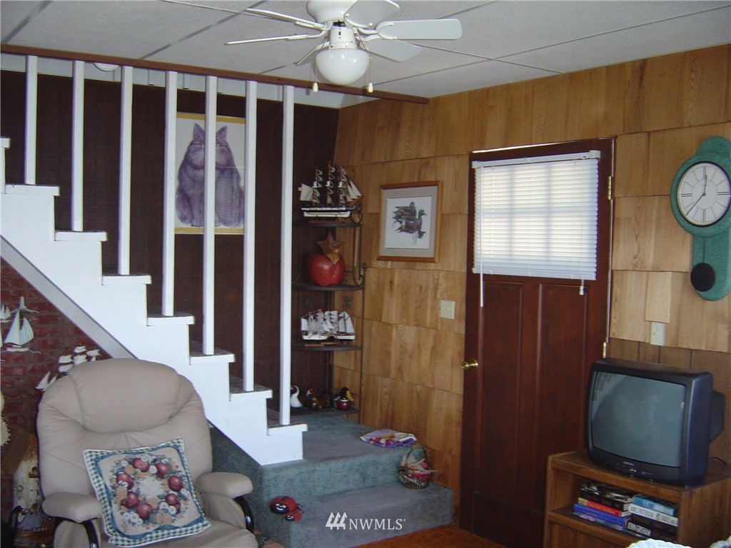 10230 South Lakeshore Road Chelan, WA 98816 - Photo 9 of 16 Gallery Image 9