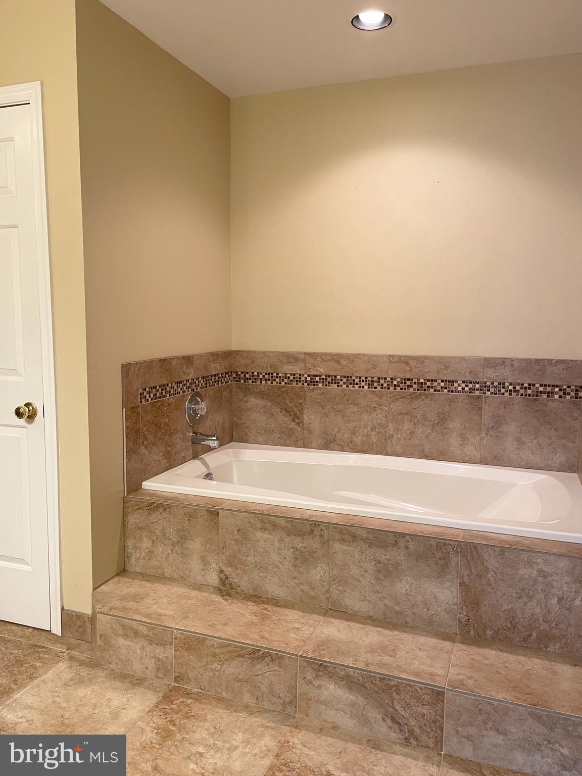 503 Brighton Road, Unit 5C Devon, PA 19333 - Photo 13 of 20 Deep-Soaking Tub (Primary Bath)