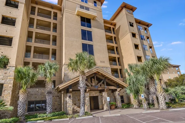 $2,500 | 101 West Bank, Unit 52, Horseshoe Bay, TX 78657