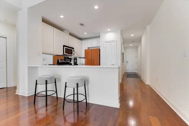 $2,500 | 101 West Bank, Unit 52, Horseshoe Bay, TX 78657