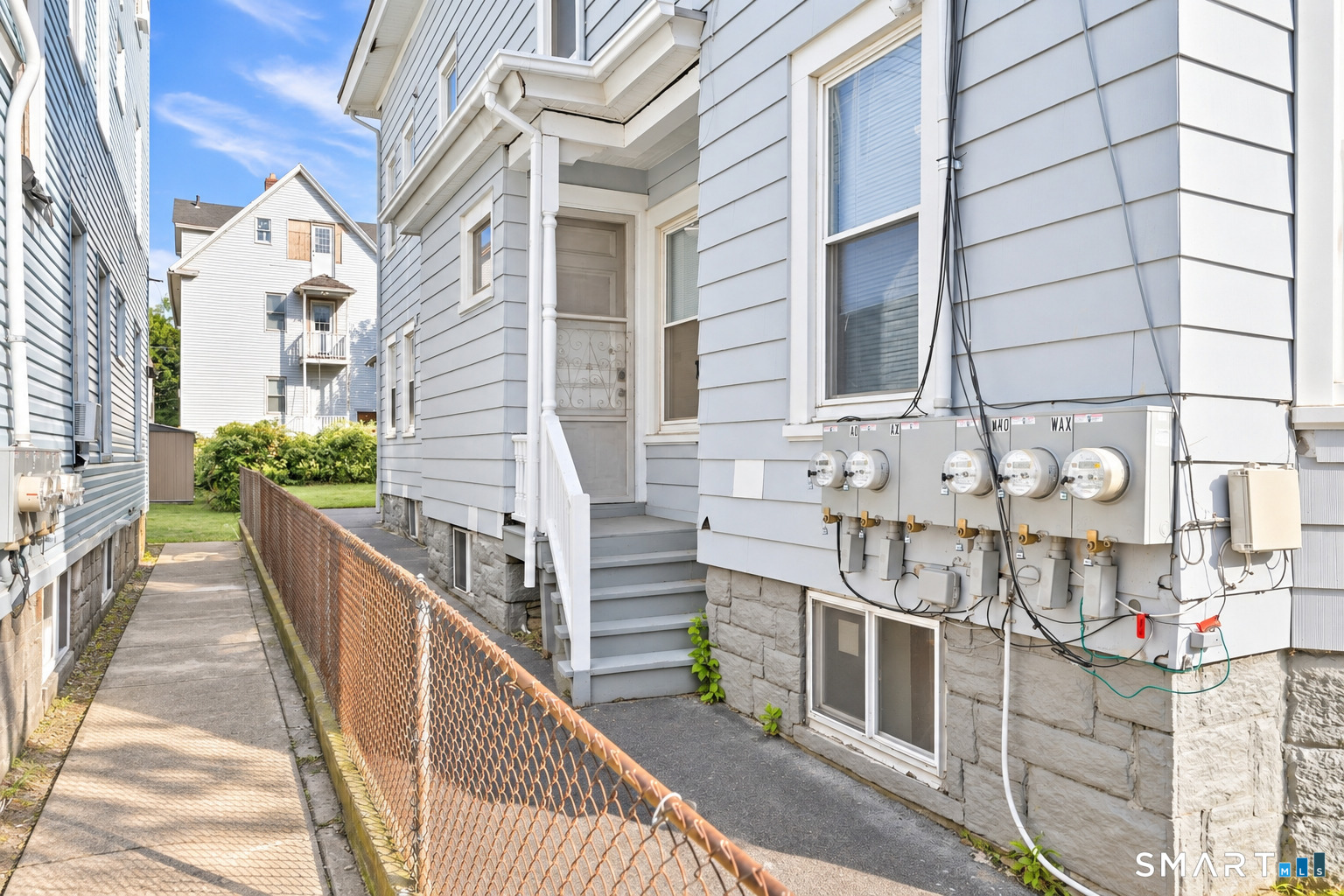 394 Gregory Street, Unit 4 Bridgeport, CT 06604 - Photo 2 of 16 Gallery Image 2