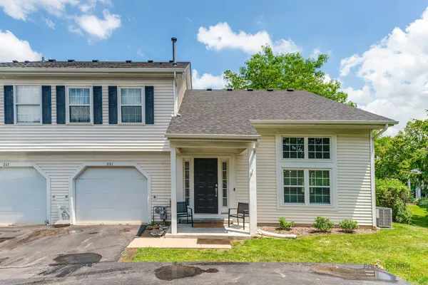 $299,000 | 221 Ivy Court, Streamwood, IL 60107
