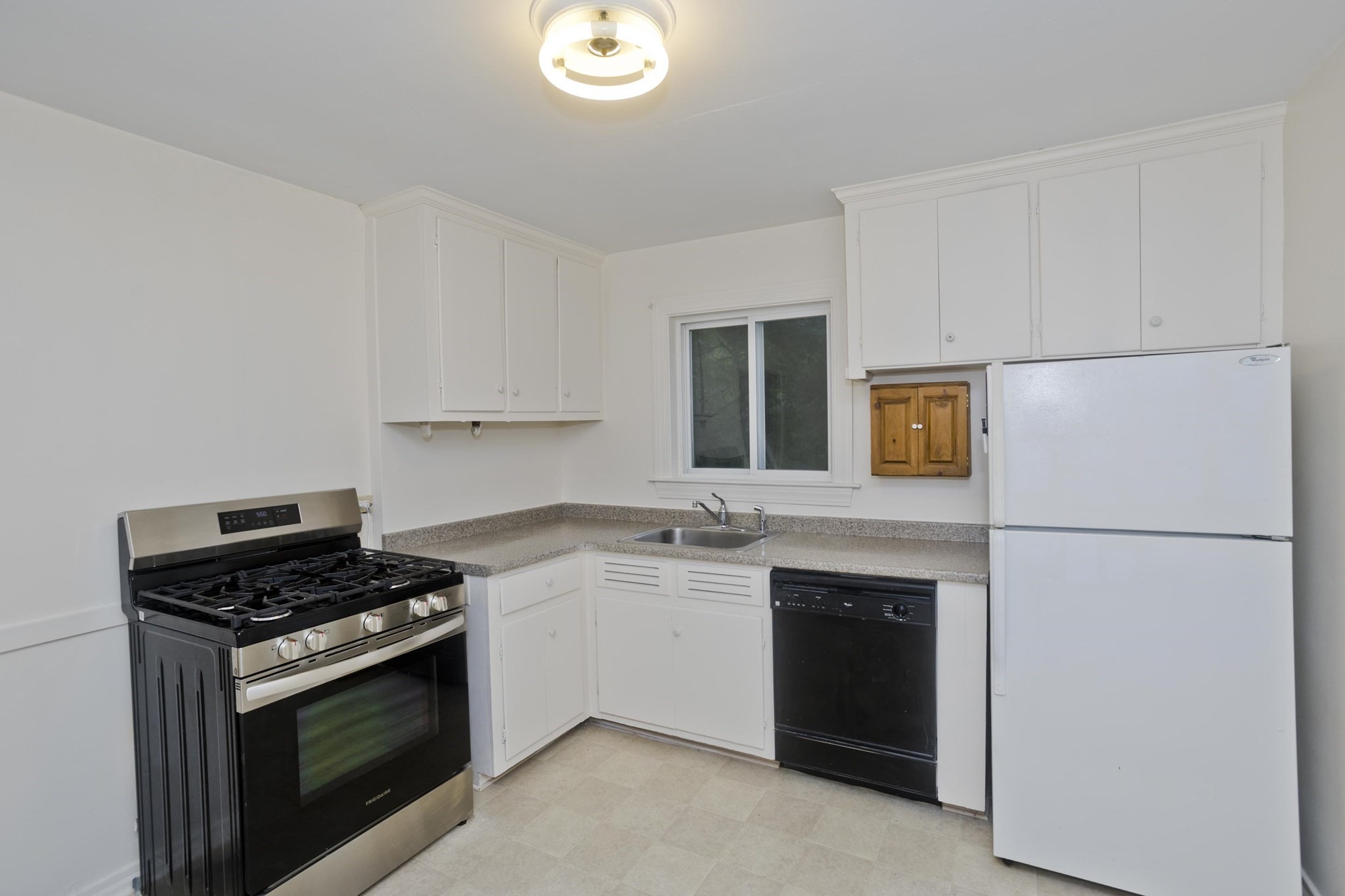 55 Arden Street Springfield, MA 01118 - Photo 10 of 32 Gallery Image 10