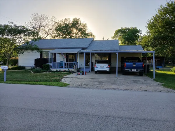 $299,900 | 1206 West 8th Street, Caldwell, TX 77836