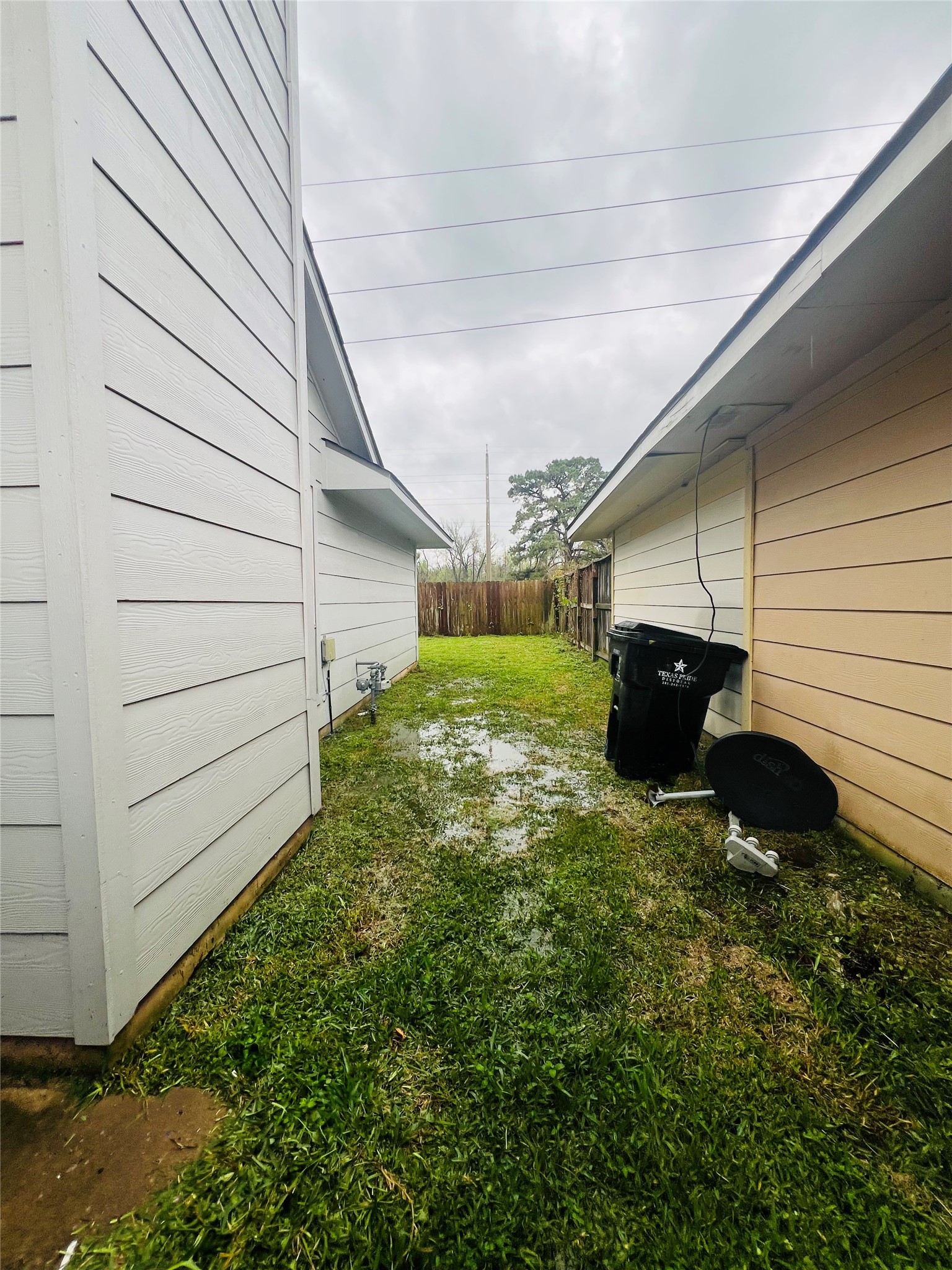 3739 Varla Lane Houston, TX 77014 - Photo 33 of 33 a backyard of a house
