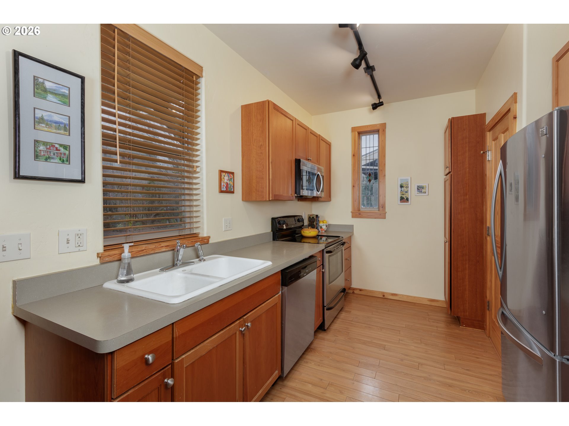 3117 May Street Hood River, OR 97031 - Photo 7 of 20