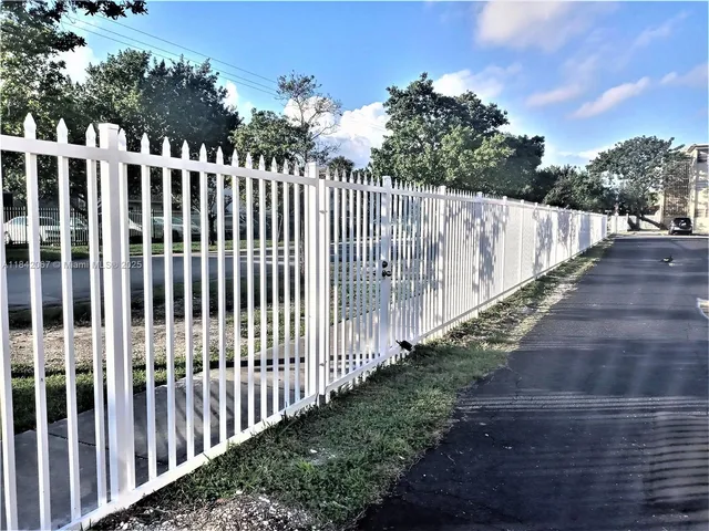 $1,900 | 16801 Northeast 14th Avenue, Unit 209, Miami, FL 33162