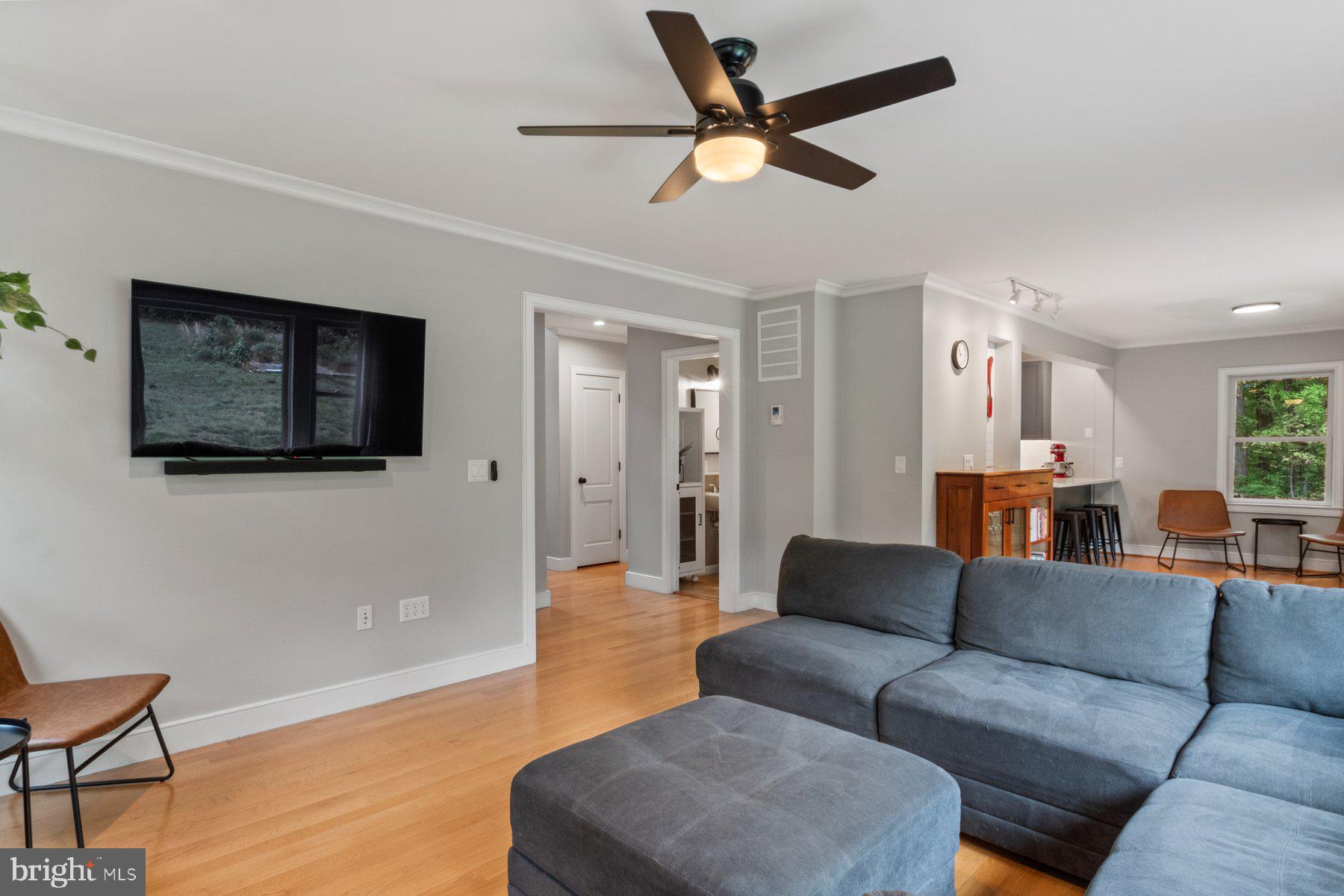 11207 Keymar Road Woodsboro, MD 21798 - Photo 17 of 38 Living room