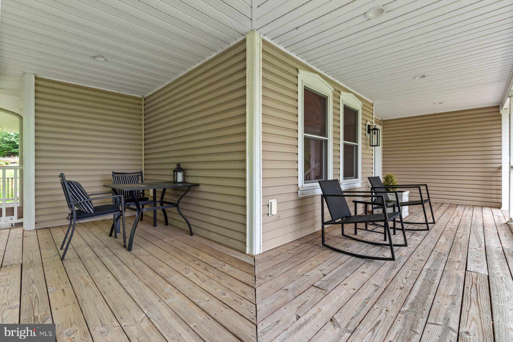 11207 Keymar Road Woodsboro, MD 21798 - Photo 4 of 38 Front porch