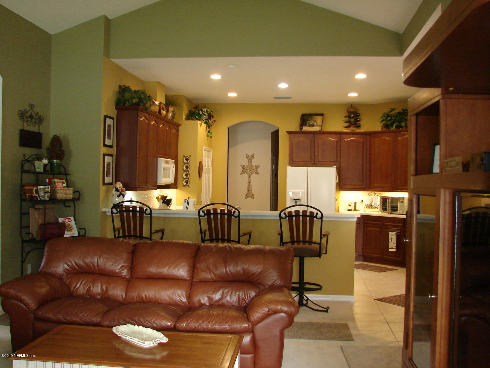 1535 Royal County Drive Jacksonville, FL 32221 - Photo 9 of 38 a living room with furniture