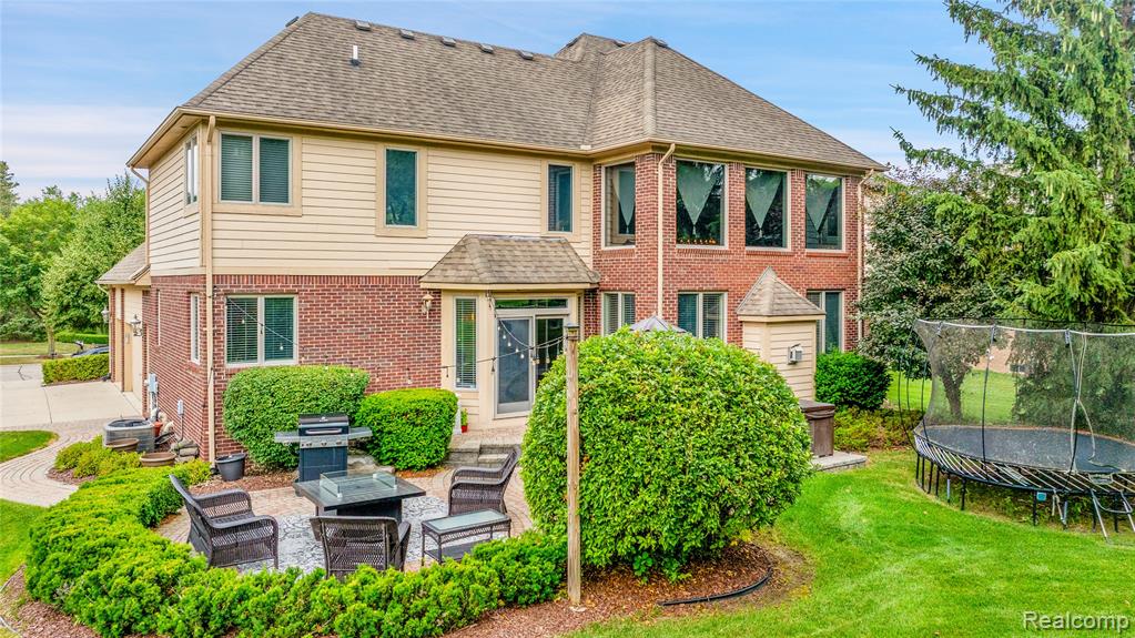 1167 Autumnview Drive Rochester, MI 48307 - Photo 3 of 42