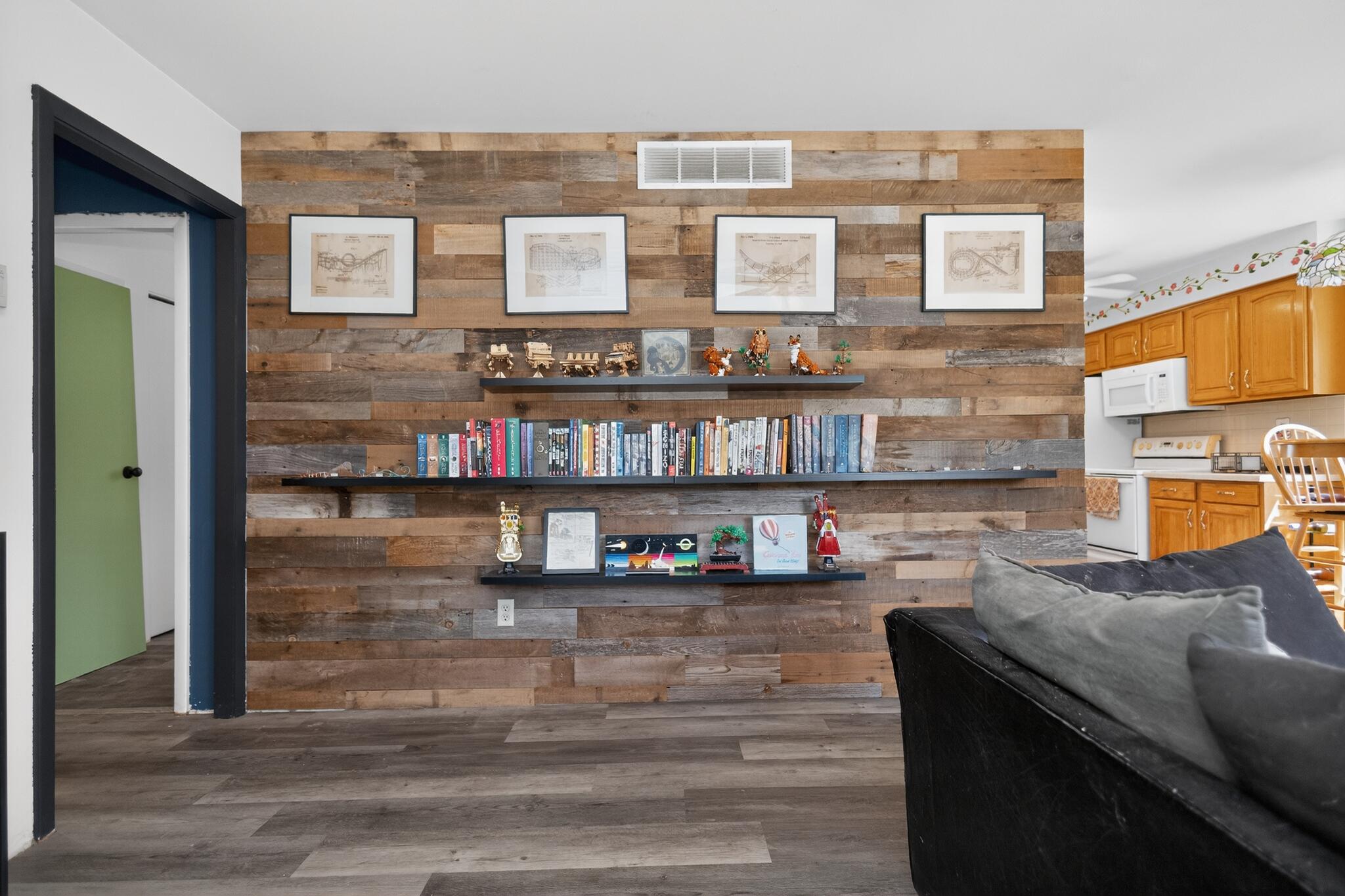 1618 East College Avenue Appleton, WI 54915 - Photo 7 of 18 Book Shelves