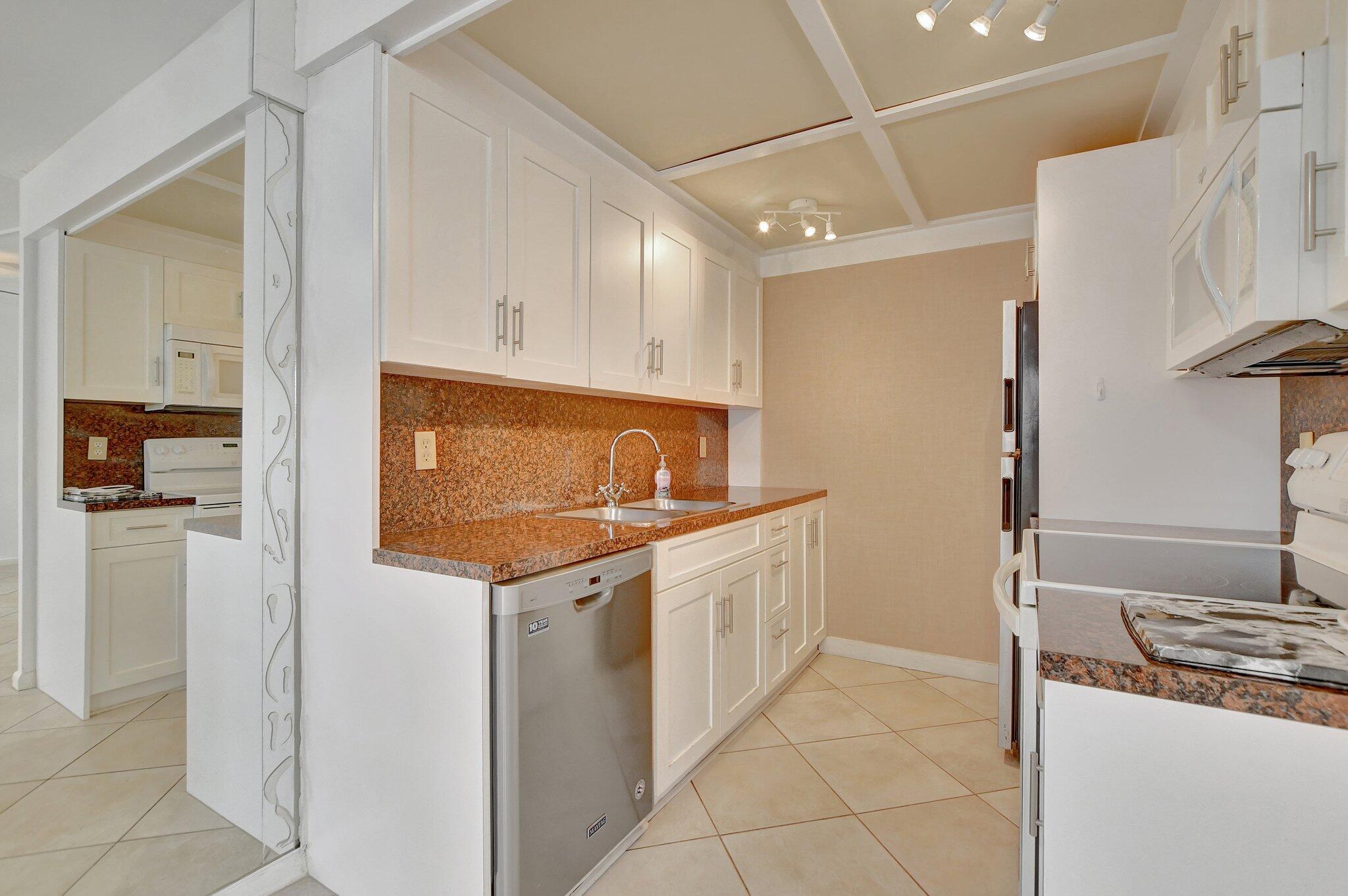 3009 Exeter Boca Raton, FL 33434 - Photo 1 of 20 6-web-or-mls-DSC_1251
